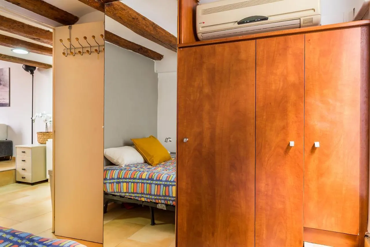 Fridays Flats Dreamy Duplex - Stylish Beach Loft Barcelona 3*,