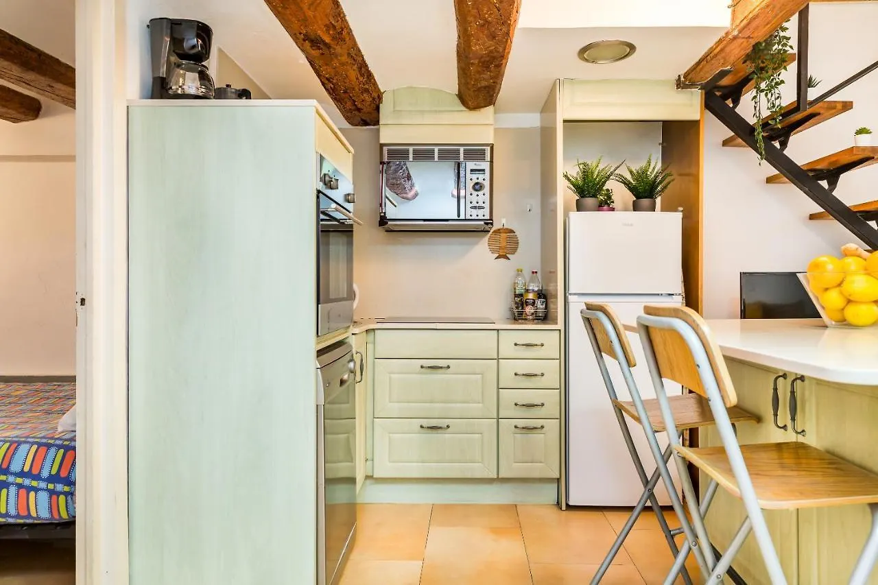 Fridays Flats Dreamy Duplex - Stylish Beach Loft Barcelona Hotel